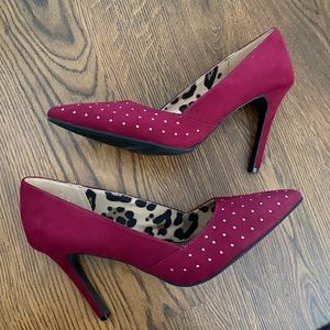 Pointed toe heels